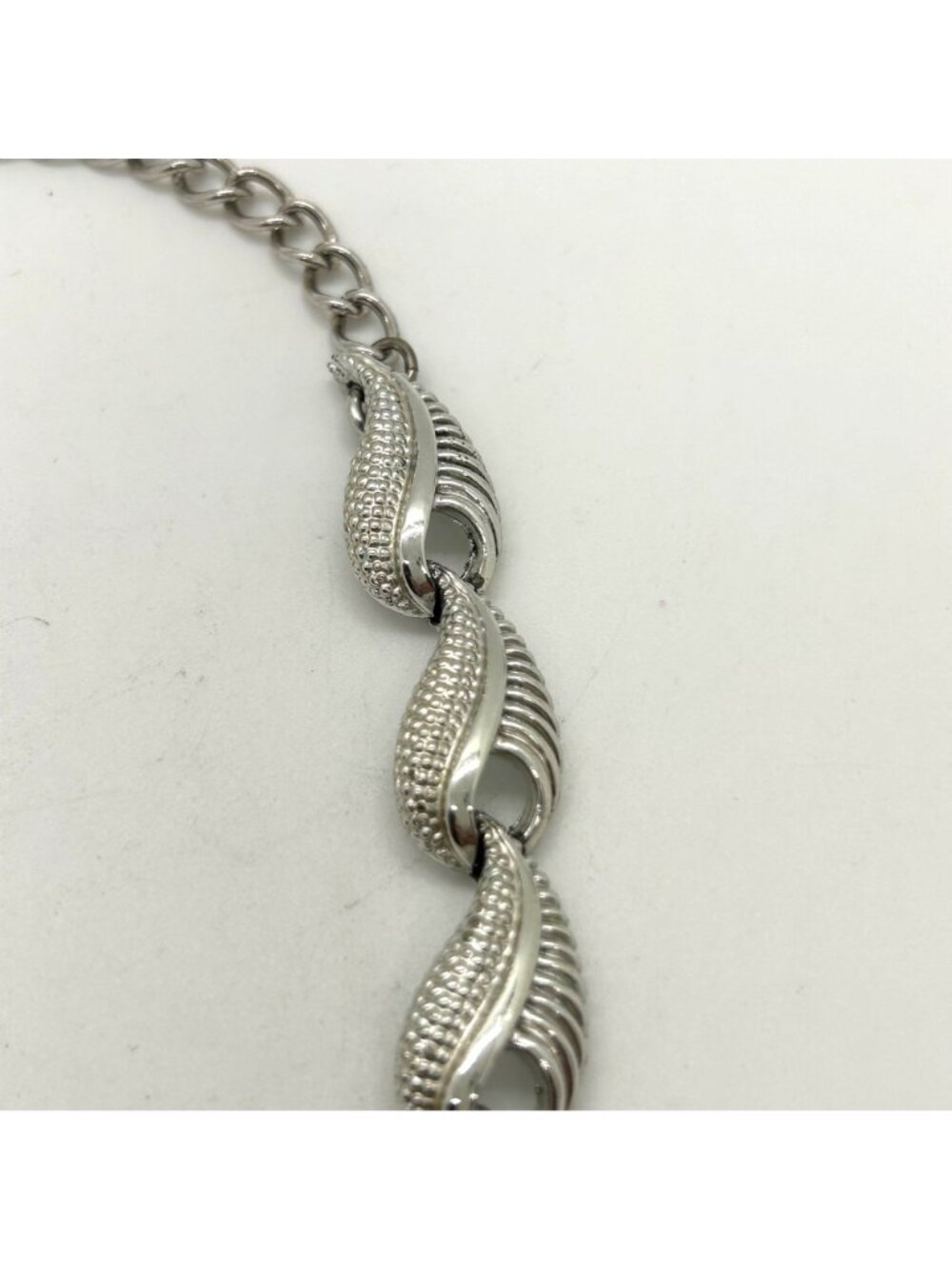 Choker Collar Necklace Silver Tone Articulated Textured Leaf Link Chain Vintage - Picture 5 of 16
